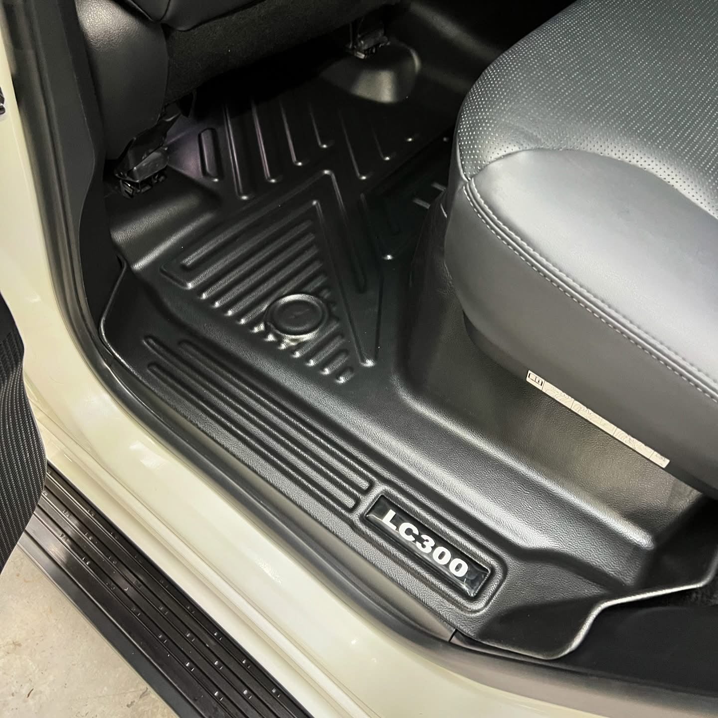 Alfombras 5D para Toyota Coronella LC300 2023 al 2025 5 Piezas