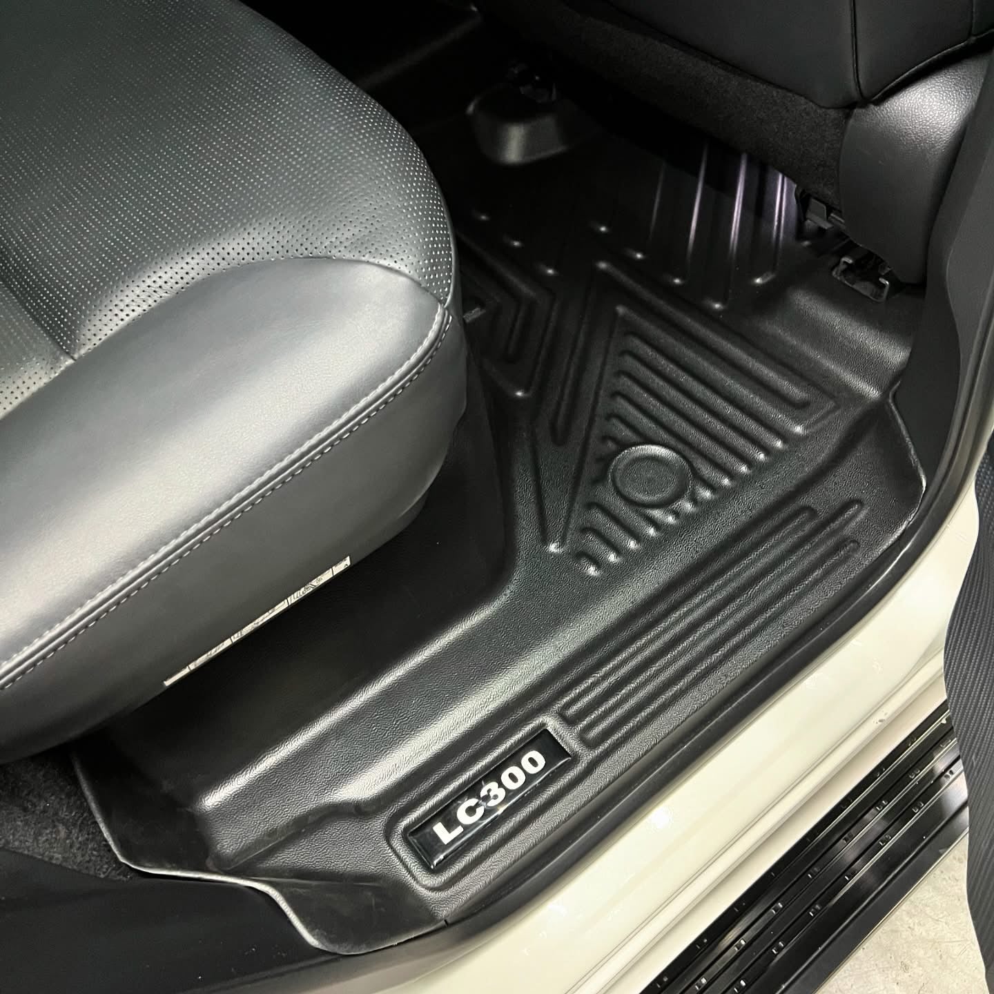 Alfombras 5D para Toyota Coronella LC300 2023 al 2025 5 Piezas