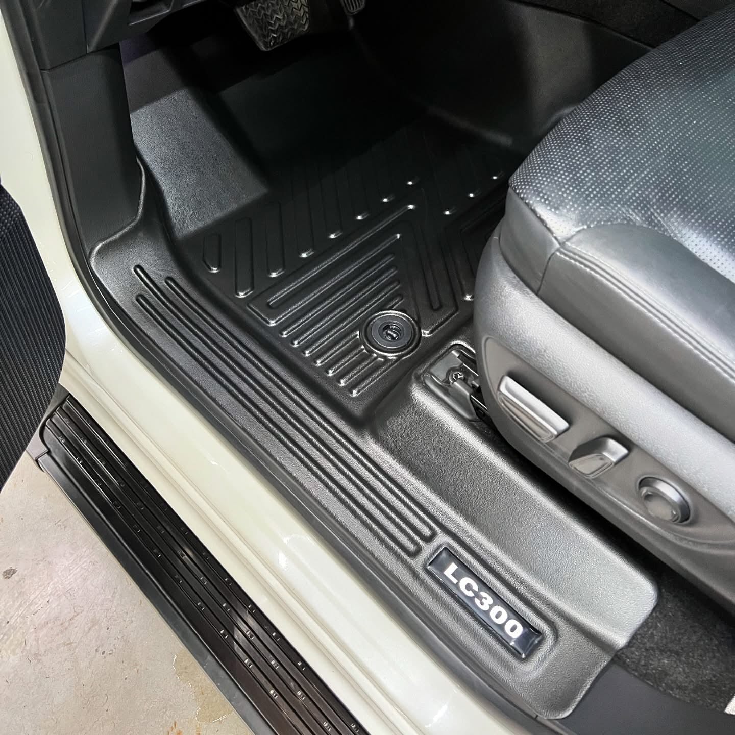 Alfombras 5D para Toyota Coronella LC300 2023 al 2025 5 Piezas