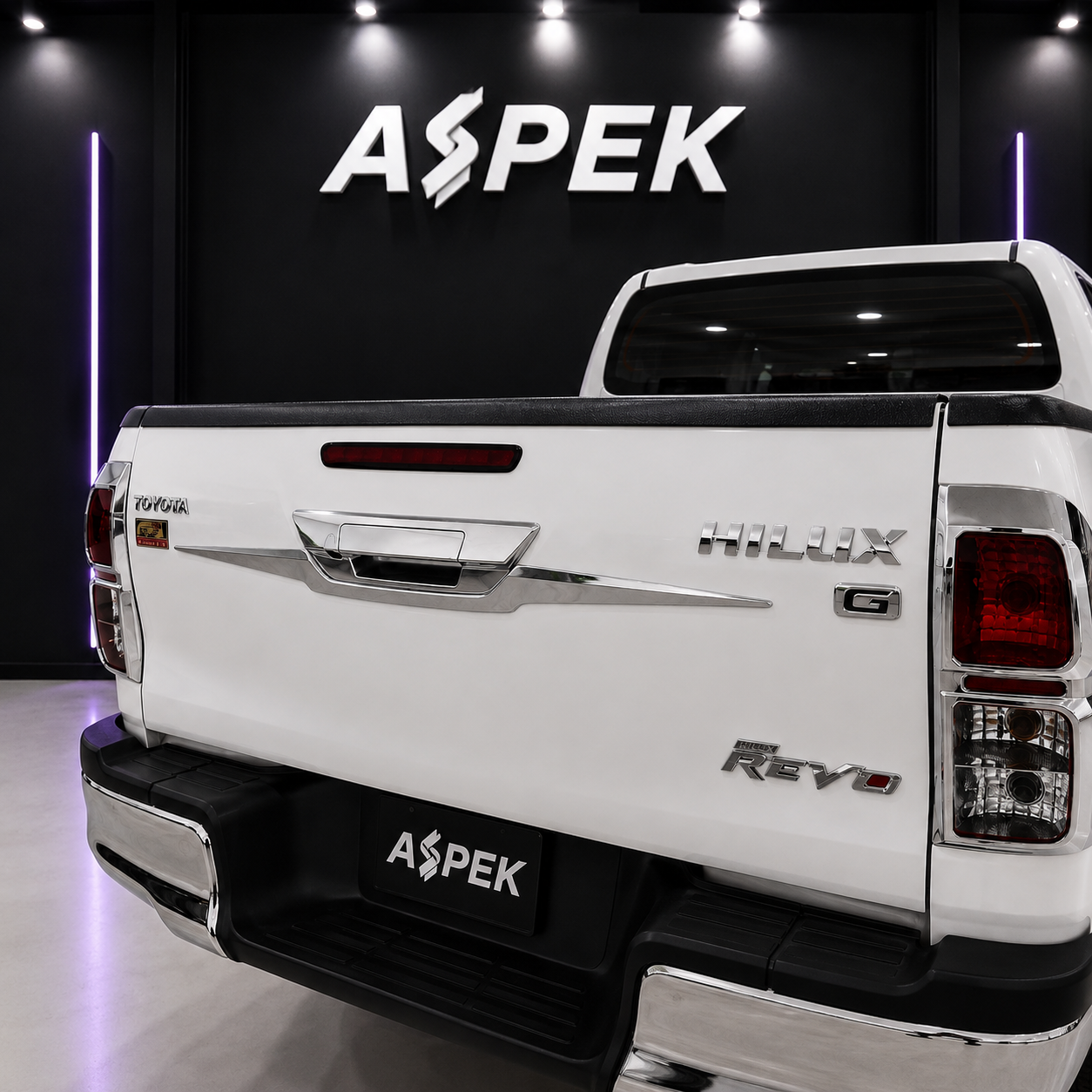 Cubierta cromada 3D para puerta trasera de Toyota Hilux Revo 2016 - 2027 – Estilo 2